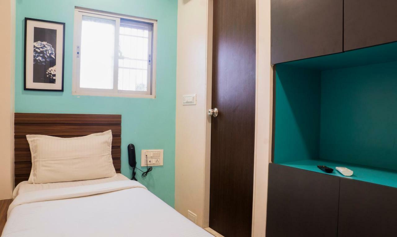 Hotel OYO Flagship 13885 Metro Residency Bombay Esterno foto